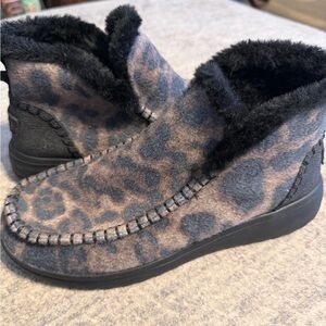 Hey Dude Women's Black and Brown Ankle Booties